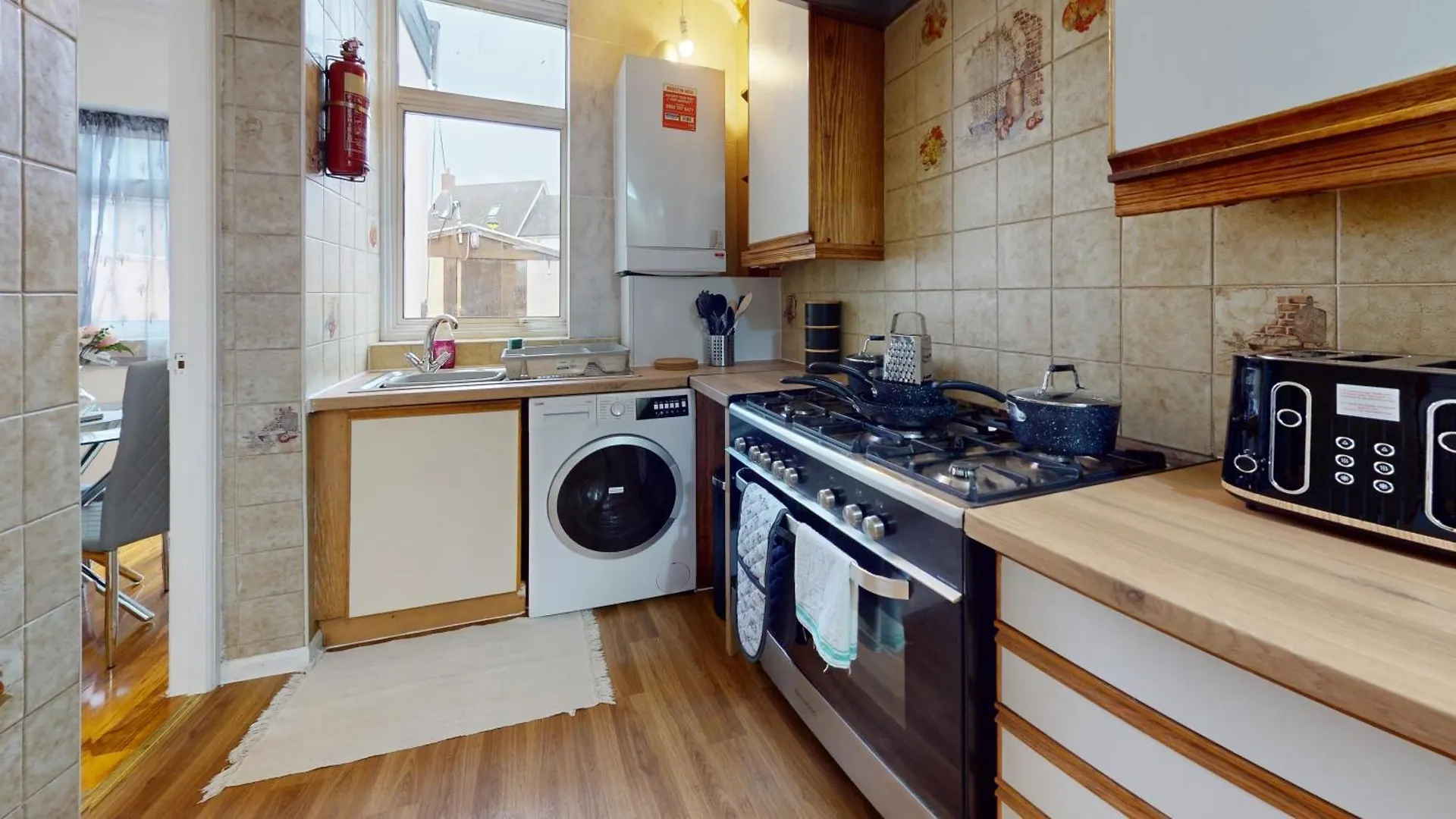 Dagenham - 4 Beds - Sleeps 8 - Wifi Villa Feriehus